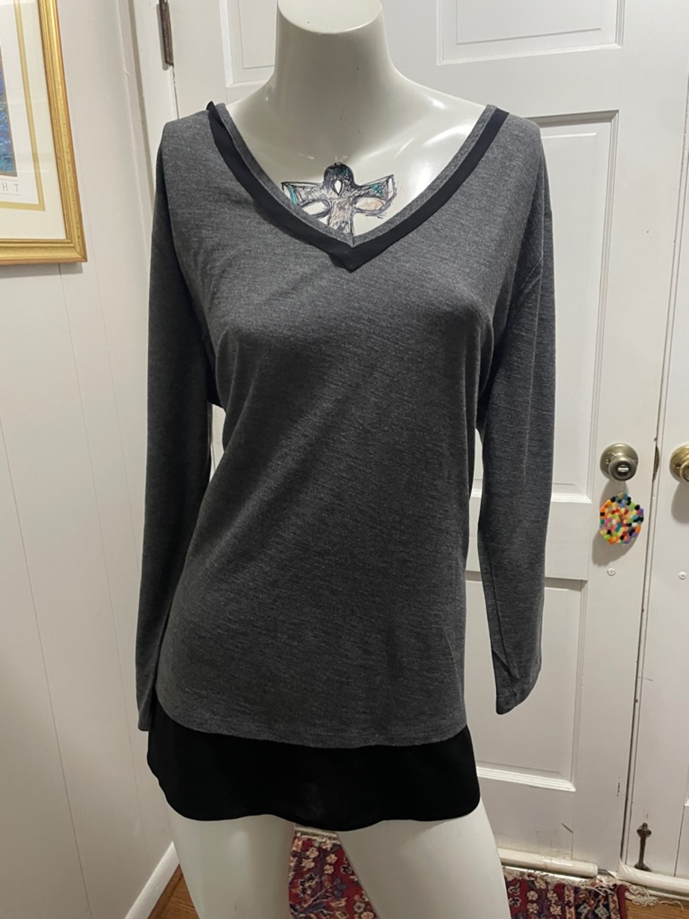 Vince Camuto Charcoal Gray V-Neck Long Sleeve Top